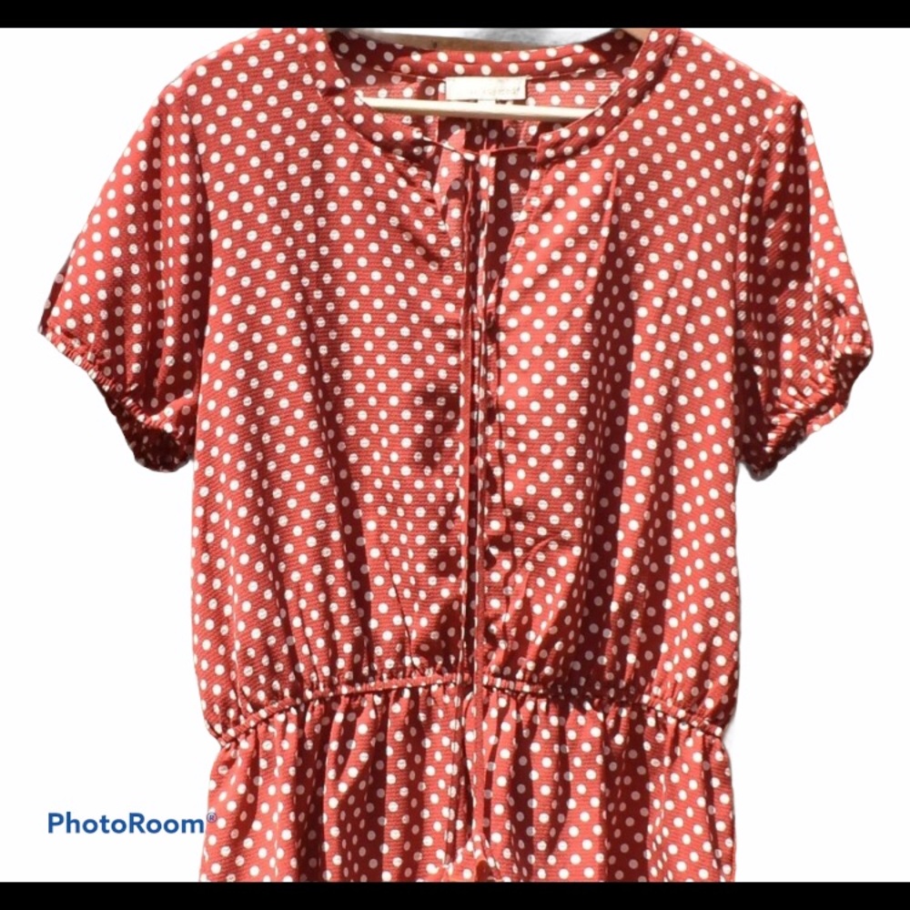 Flattering, preppy red and white polka dot short sleeve top in size large